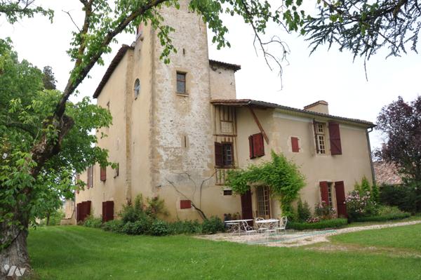 Dans le Comminges à proximité d'AURIGNAC, château inscrit ISMH 618m²sur près de 7hectares. 790.000 €