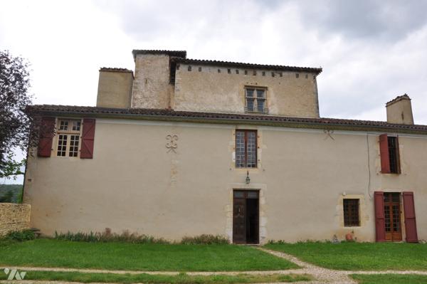 Dans le Comminges à proximité d'AURIGNAC, château inscrit ISMH 618m²sur près de 7hectares. 790.000 €