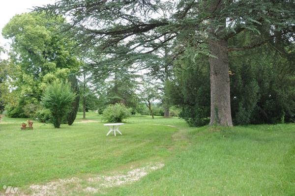 Dans le Comminges à proximité d'AURIGNAC, château inscrit ISMH 618m²sur près de 7hectares. 790.000 €