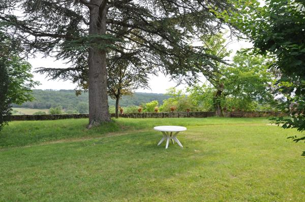 Dans le Comminges à proximité d'AURIGNAC, château inscrit ISMH 618m²sur près de 7hectares. 790.000 €