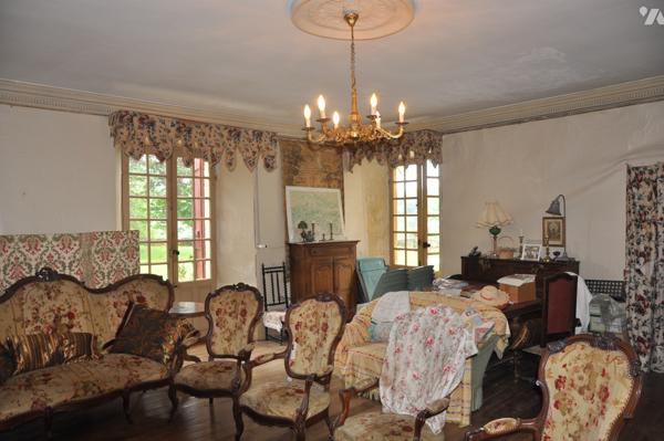 Dans le Comminges à proximité d'AURIGNAC, château inscrit ISMH 618m²sur près de 7hectares. 790.000 €