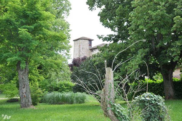 Dans le Comminges à proximité d'AURIGNAC, château inscrit ISMH 618m²sur près de 7hectares. 790.000 €