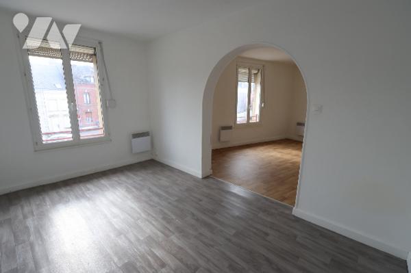 Immeuble de rapport 6 logements et grand local aménageable - rentabilité locative élevée.