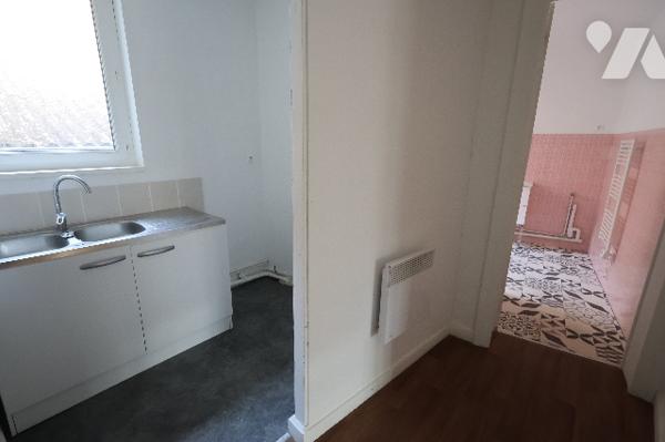 Immeuble de rapport 6 logements et grand local aménageable - rentabilité locative élevée.