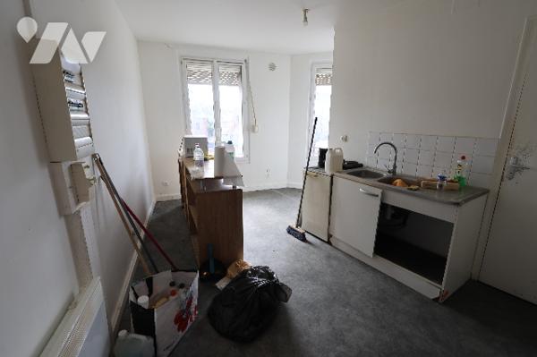 Immeuble de rapport 6 logements et grand local aménageable - rentabilité locative élevée.