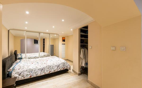 Appartement à vendre    4 pièces • 100 m2 Paris 11