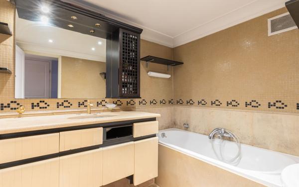 Appartement à vendre    4 pièces • 100 m2 Paris 11