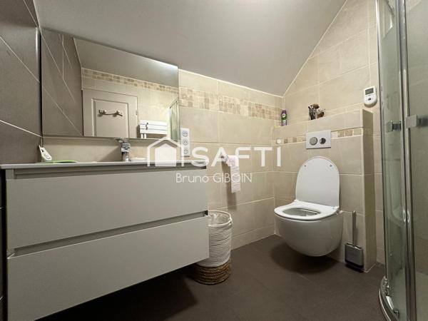 Maison de ville vendue louée, 143 m², 5 pièces, 3 chambres, terrasse et cave