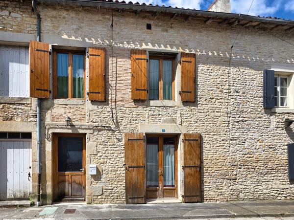 Maison à vendre à Champagne-Mouton (16350) - Charente