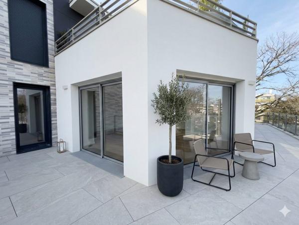 Appartement T4 - Triple exposition - Grande terrasse - Parkings - Livré