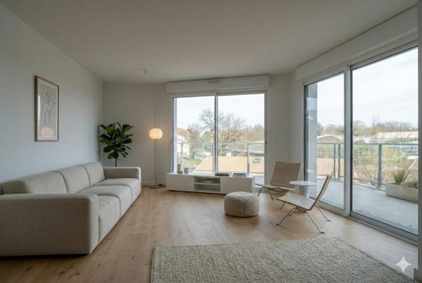 Appartement T4 - Triple exposition - Grande terrasse - Parkings - Livré