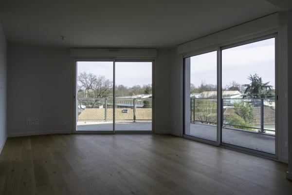 Appartement T4 - Triple exposition - Grande terrasse - Parkings - Livré