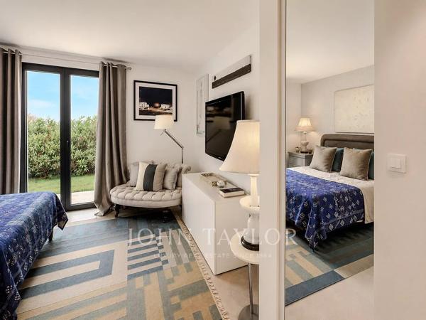 LIMITROPHE MONACO - BEAUSOLEIL - VILLA VUE MER ET MONACO- PISCINE -JARDIN