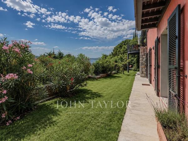 LIMITROPHE MONACO - BEAUSOLEIL - VILLA VUE MER ET MONACO- PISCINE -JARDIN