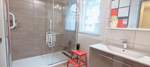 Appartement
                                                                                                                                                                                                                                                                                                                        4 pièce(s)                                                                                                                                                                                                          3 chambre(s)                                                                                                                                                                                                          94  m²