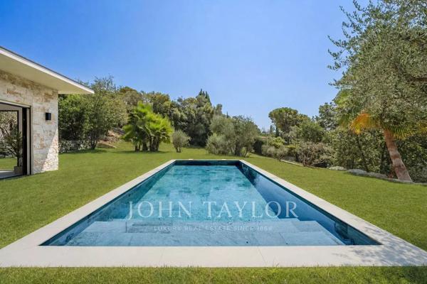 Mougins - Villa contemporaine neuve dans petit domaine privé