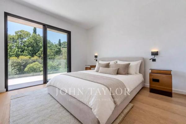 Mougins - Villa contemporaine neuve dans petit domaine privé
