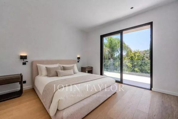 Mougins - Villa contemporaine neuve dans petit domaine privé