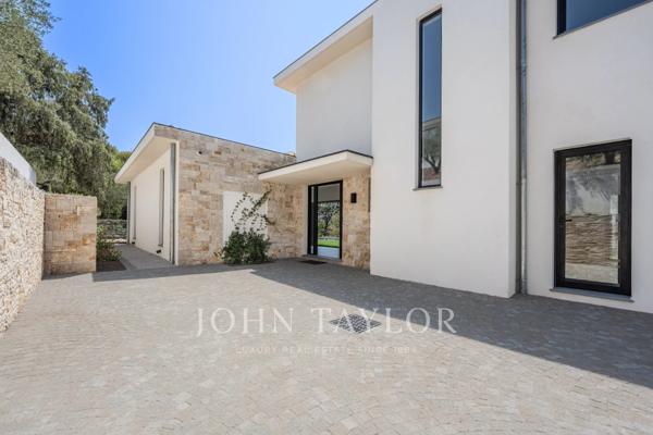 Mougins - Villa contemporaine neuve dans petit domaine privé
