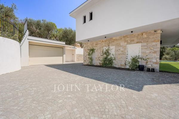 Mougins - Villa contemporaine neuve dans petit domaine privé