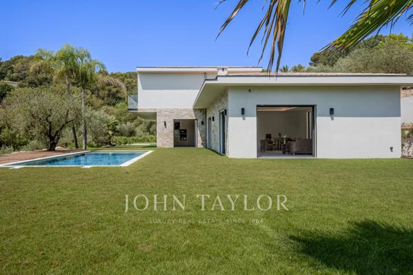 Mougins - Villa contemporaine neuve dans petit domaine privé