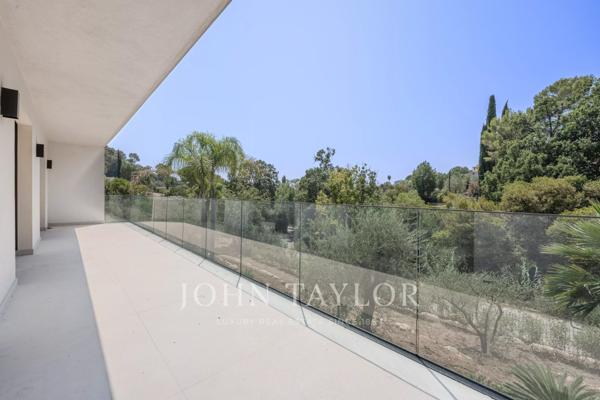 Mougins - Villa contemporaine neuve dans petit domaine privé