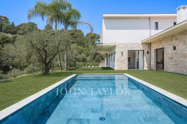 Mougins - Villa contemporaine neuve dans petit domaine privé