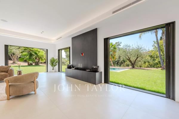 Mougins - Villa contemporaine neuve dans petit domaine privé