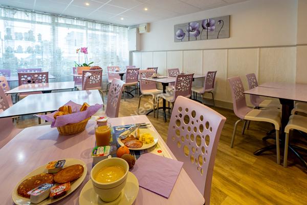 Hôtel bureau proche du Château de Blois 25 numéros. Emplacement N°1