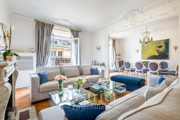 # Appartement – 200m² – Paris 8ème
