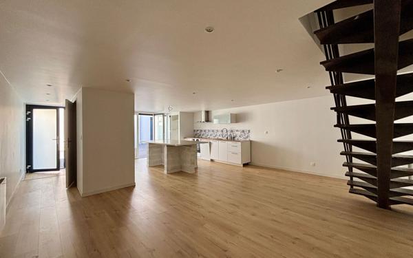 Appartement à louer    3 pièces • 76 m2 Reims
