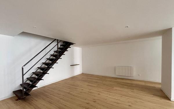 Appartement à louer    3 pièces • 76 m2 Reims