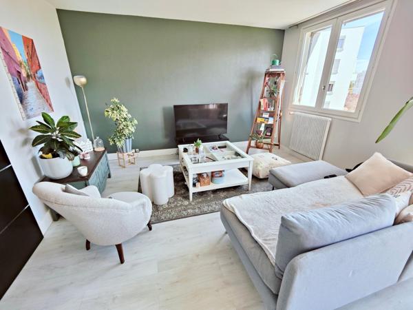 T4 rénové, lumineux, cave, proche Tram+ commodités