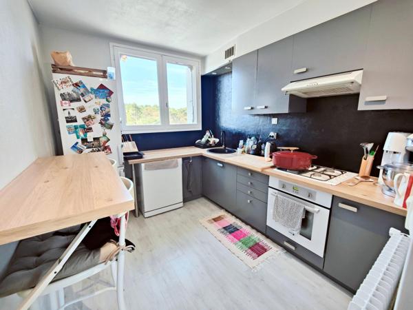 T4 rénové, lumineux, cave, proche Tram+ commodités