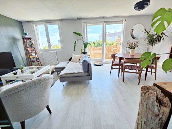 T4 rénové, lumineux, cave, proche Tram+ commodités