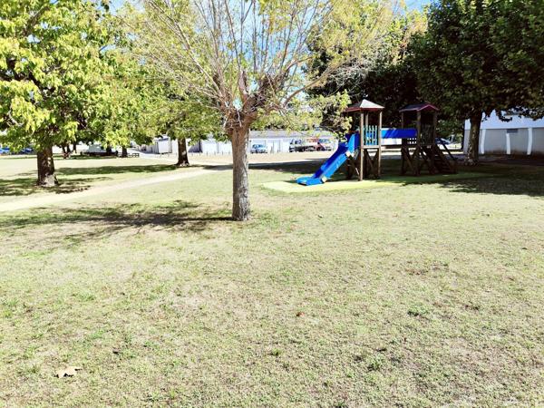 T4 rénové, lumineux, cave, proche Tram+ commodités