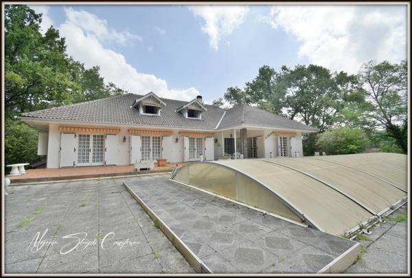 Propriete à vendre 8 pièces MIMIZAN (40)avec lac privatif.