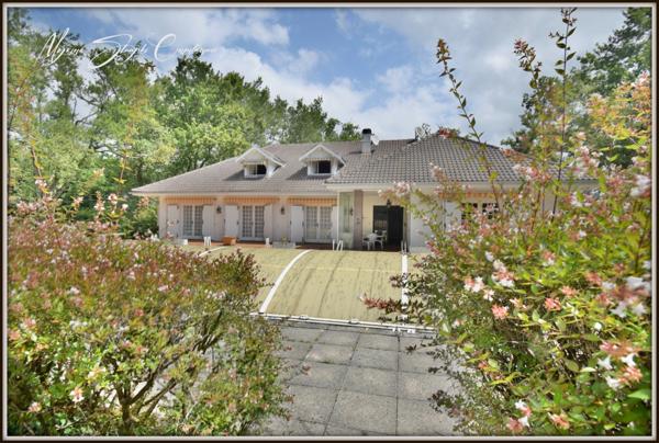 Propriete à vendre 8 pièces MIMIZAN (40)avec lac privatif.