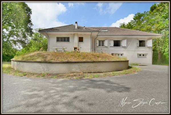 Propriete à vendre 8 pièces MIMIZAN (40)avec lac privatif.