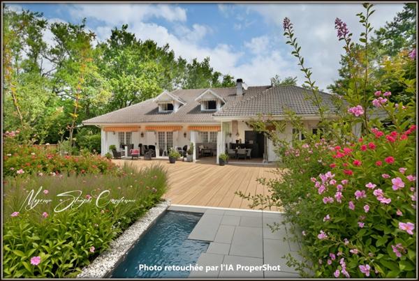 Propriete à vendre 8 pièces MIMIZAN (40)avec lac privatif.