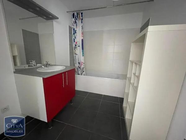 Appartement à louer 3 pièces 67.34m² Nîmes (30000)
