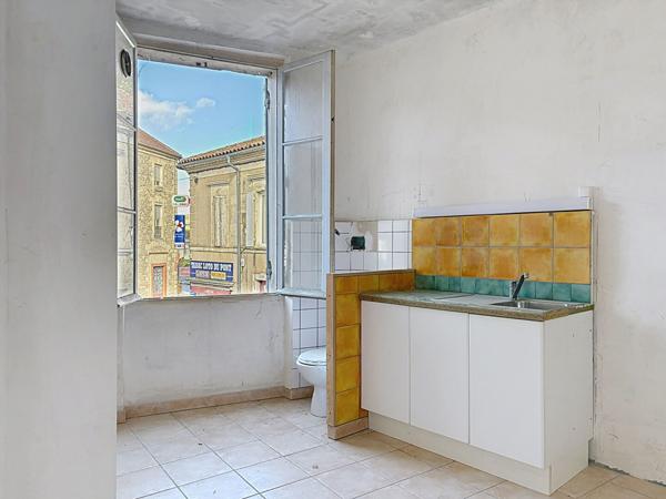 Maison de ville à vendre au centre de Nérac - 69900 €
