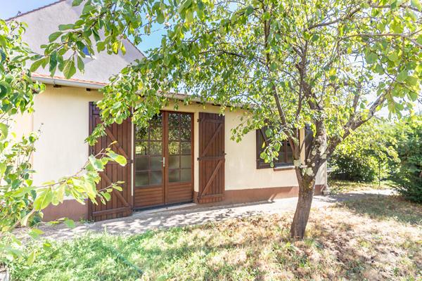 Maison meulière ,Quartier résidentiel calme , Proche RER B, Garage, Sous-sol total.