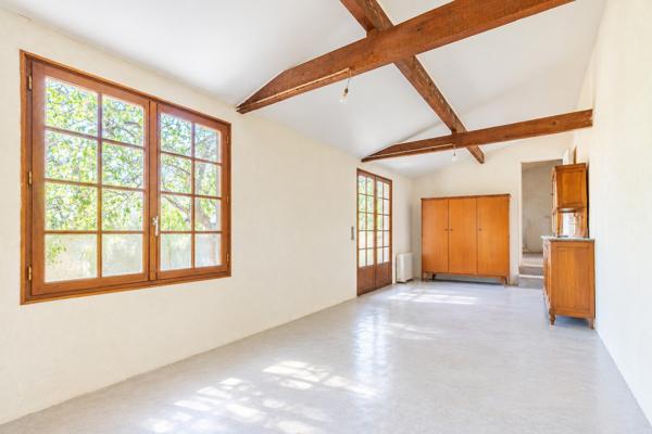 Maison meulière ,Quartier résidentiel calme , Proche RER B, Garage, Sous-sol total.