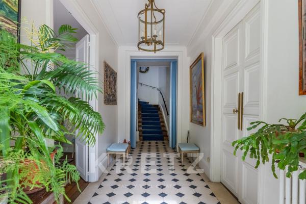 Hotel Particulier au coeur de FONTAINEBLEAU