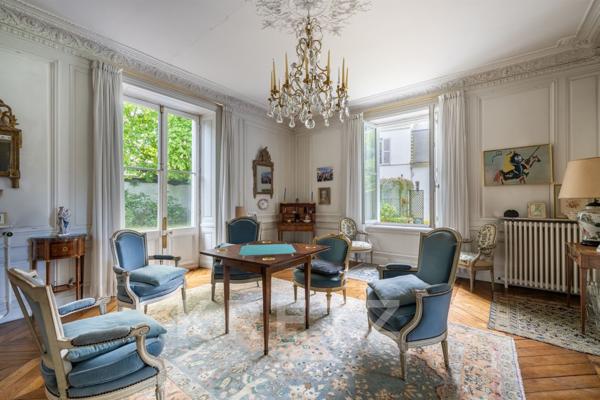 Hotel Particulier au coeur de FONTAINEBLEAU