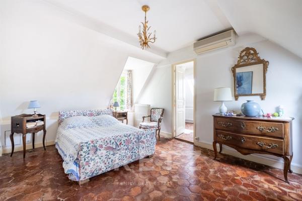 Hotel Particulier au coeur de FONTAINEBLEAU