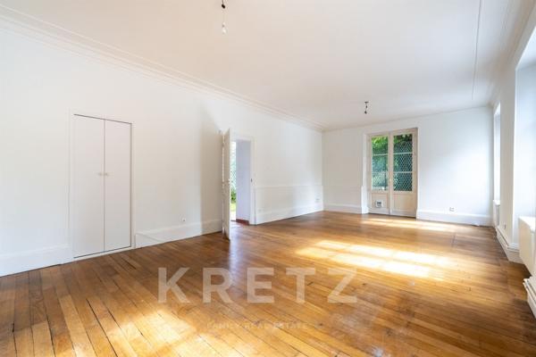 Hotel Particulier au coeur de FONTAINEBLEAU