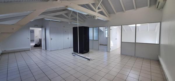 Espace de bureau de 178 m² dans zone attractive.
