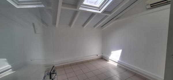 Espace de bureau de 178 m² dans zone attractive.